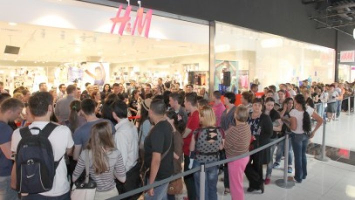 H&M deschide două magazine în aceeaşi zi